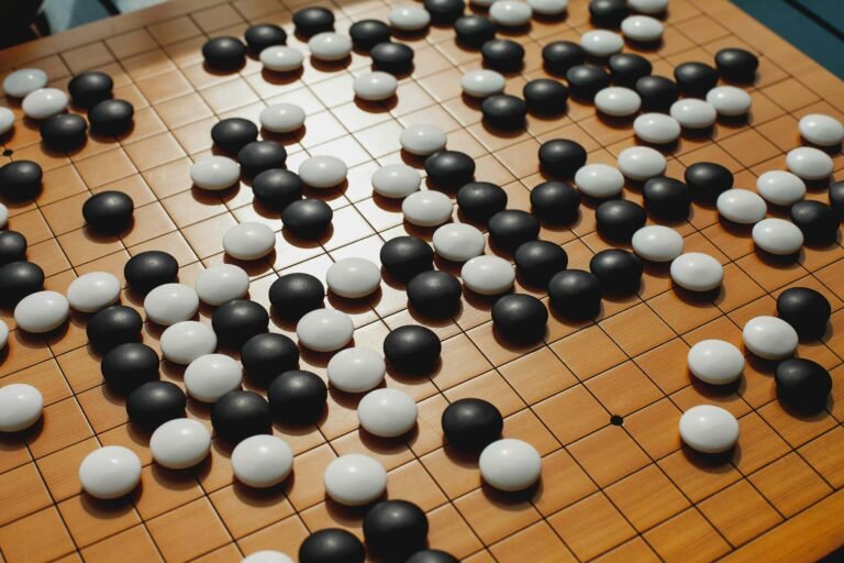 A close-up of a Go board mid-game with black and white stones, used in an English reading lesson for young learners